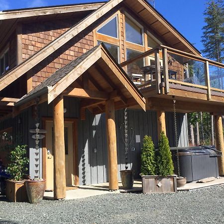 Black Bear Guesthouse Tofino Bagian luar foto