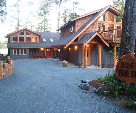 Black Bear Guesthouse Tofino Bagian luar foto