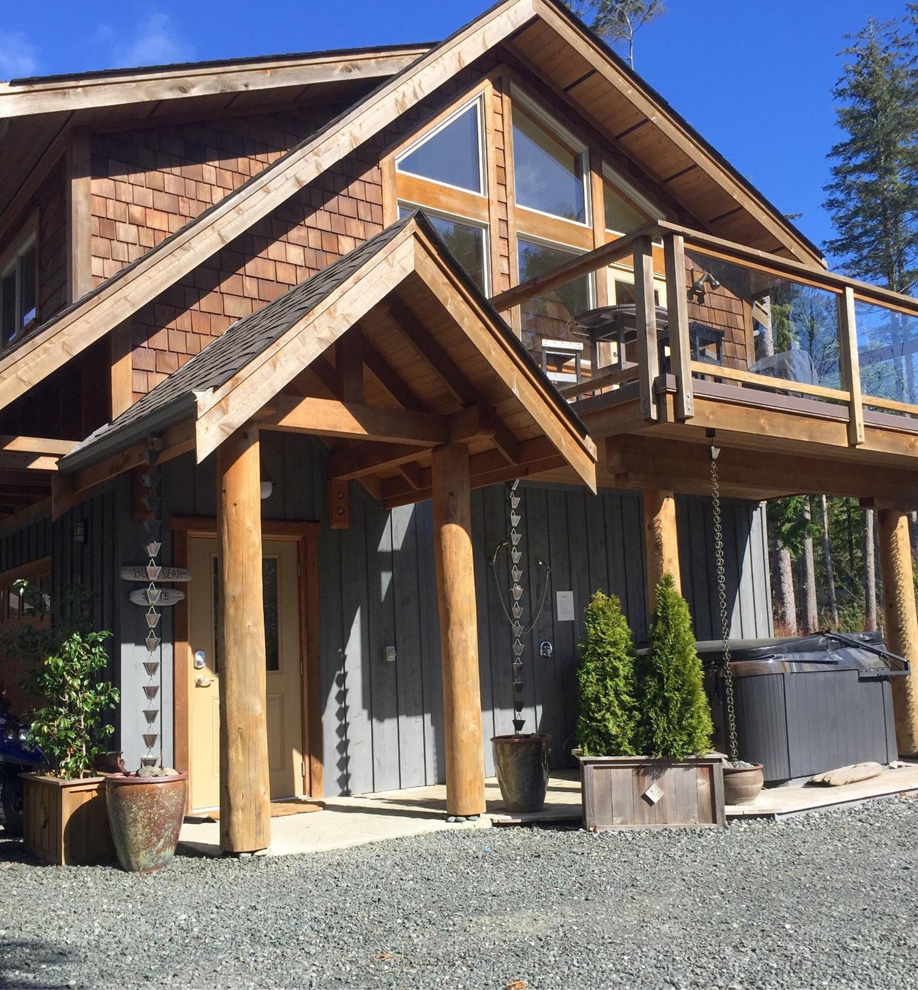 Black Bear Guesthouse Tofino Bagian luar foto