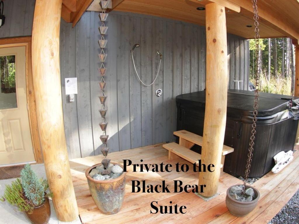 Black Bear Guesthouse Tofino Bagian luar foto