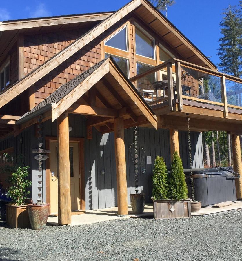 Black Bear Guesthouse Tofino Bagian luar foto