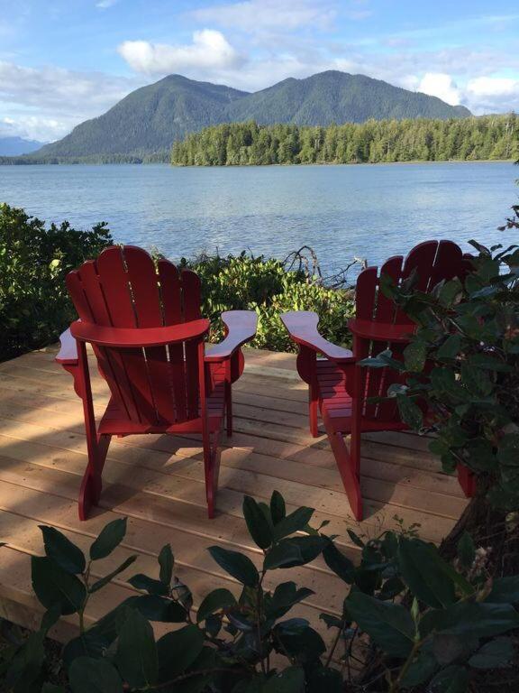 Black Bear Guesthouse Tofino Bagian luar foto